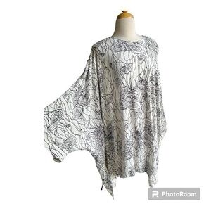 Dairi white and black rose floral art to wear poncho kimono top OS